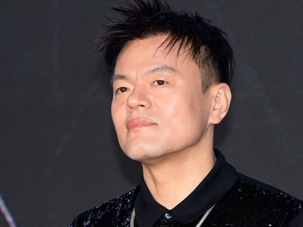 「年収はいくらですか?」“TWICEの生みの親”J.Y. Parkに思わぬ質問 Kカルチャーイベントめぐる国政監査での一幕に注目