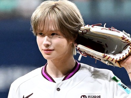 TWS・ギョンミン、初始球式で見事なストライク！“推し球団”への熱烈応援も話題