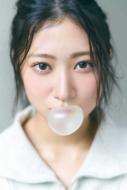 乃木坂46・6期生グラビア企画「Nogizaka Colors」第8弾、川端晃菜が登場！