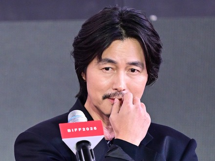 婚外子、別の女性との結婚報道、演技酷評…そして理事辞任 チョン・ウソン、この2年で変わったもの・残ったもの
