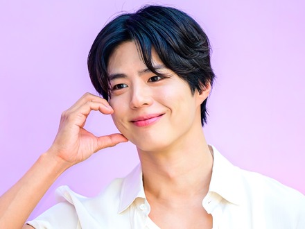11kg増の筋肉質な体型があらわに！俳優パク・ボゴム、以前の衣装が入らないバルクアップぶりが話題
