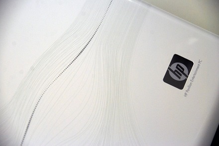 「asagiri」の表面にはHP Imprint技術による、波打つようなキメ細かい線が、刻印されている。