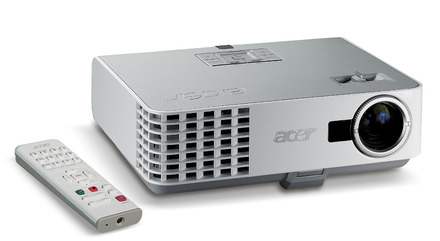 P3251（本体と付属のリモコン）