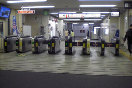 14日夕方のJR東日本（国立駅）