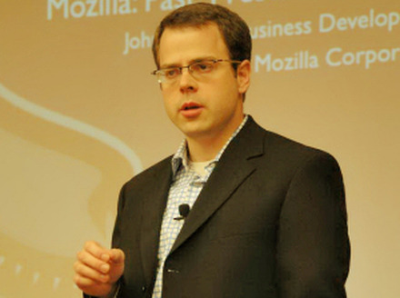 　Mozilla Japanは3月2日、東京都内のホテルでセミナーを開催した。ここでは、米Mozilla Corportaionの事業開発担当バイスプレジデントのジョン・リリー氏の「Mozilla−その過去・現在・未来」と題して行なった講演の模様を紹介する。