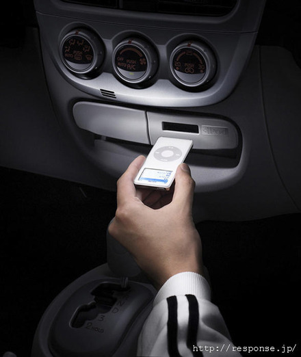 　三菱自動車は、『i』（アイ）に、携帯音楽プレーヤー 『iPod nano』を専用スロットに差し込むだけですっきりと装着できるAV一体型HDDナビゲーションを採用した、特別仕様車「i Play Edition」を17日から発売開始した。