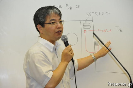 5000mSv/hの測定場所を説明する松本純一原子力・立地本部長代理