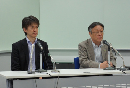 左から、楽天イーブック事業を担当する谷口昌仁氏、パナソニックAVCネットワークス社の伊藤正男氏