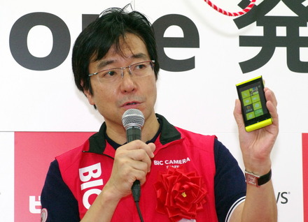 Windows Phone 7.5の特徴について説明する樋口氏