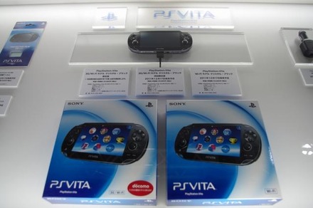 【TGS 2011】予想以上に小さい！？PSVitaのパッケージやアクセサリーをフォトレポート  