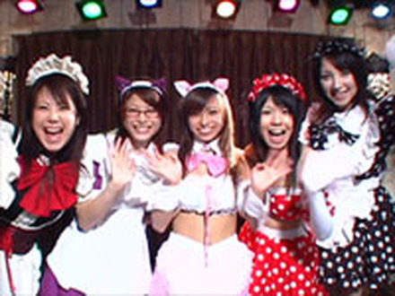 　「アイドルドキュメント20XX」では7月24日より、グラビアアイドル5人が、最新のコスプレで登場する「艶姿メイド5人娘登場！」の一部（サンプル映像）を無料で配信する。