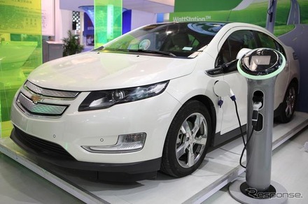 GMのレンジエクステンダーEV、シボレーボルトと充電スタンド