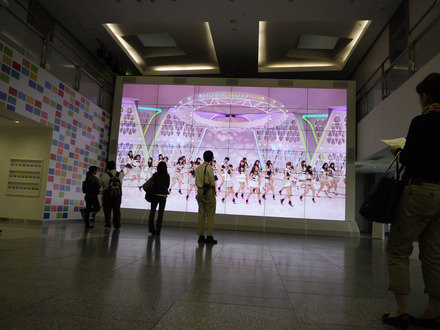 AKB48のスタジオ収録風景をスーパーハイビジョンで上映