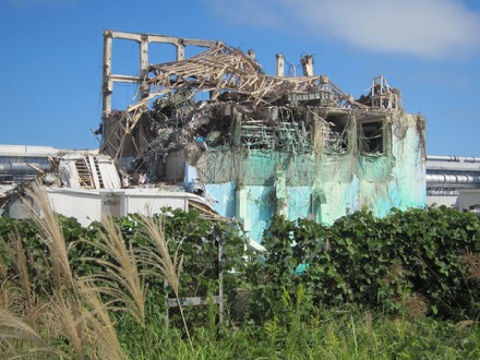 3号機原子炉建屋外観~2・3号機間西側高台から撮影~