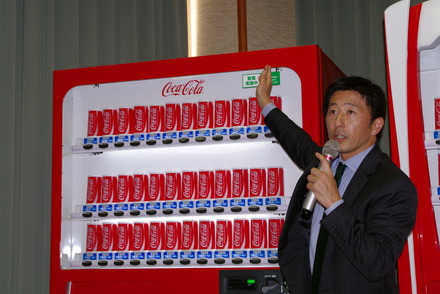 今冬の節電対策について説明する日本コカ・コーラベンディング事業部ベンディング事業戦略グループマネージャー 花井誠司氏