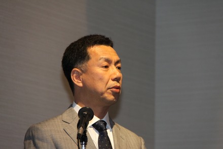 KDDI商品統括本部長 兼 コンバージェンス推進本部長 執行役員 牧俊夫氏