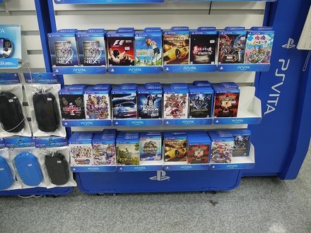 PlayStation Vitaあの商品やソフトが早くも売り切れ！？新宿の店舗状況  