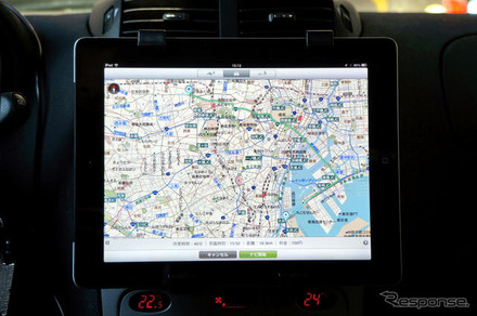 地図を広く見渡すことのできる9.7インチ＋XGAのディスプレイ。これまでのカーナビではなしえなかった大画面だ。