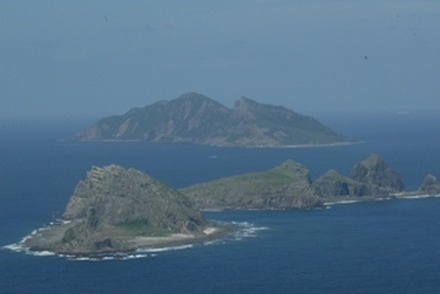 尖閣諸島（手前から、南小島、北小島、魚釣島）