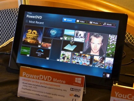 「PowerDVD Metro」が動作中のWindows 8（64bit版）タブレット