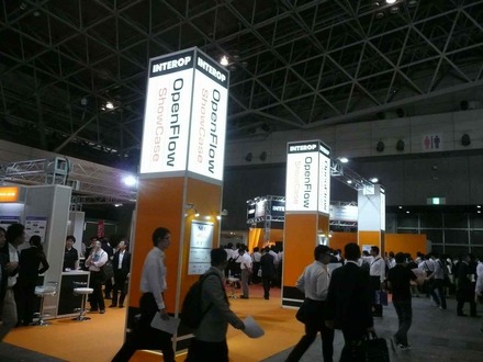 「OpenFlow ShowCase」の特設コーナー。「Open Networking Foundation」（ONF）と出展13社が協力