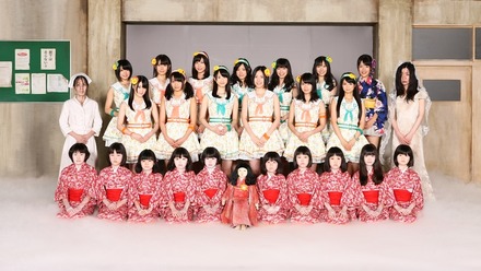 SKE4と市松人形に扮した10名の子供たち、花嫁姿の幽霊と看護婦の幽霊。（C）BeeTV