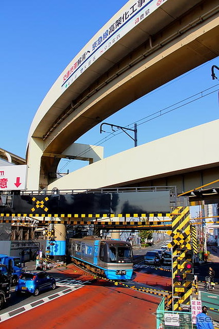 第一京浜（国道15号）と京急空港線の踏切