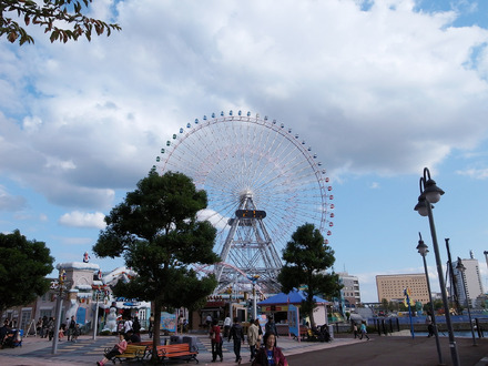 コスモワールドからはキャーという楽しい悲鳴が聞こえていた。