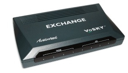 　エクストリークは8日、インターネット電話ソフト「Skype」と構内電話交換機（PBX）との間に設置し、「Skype」と既存の内線電話を連携させるゲートウェイ製品「VoSKY Exchange」の管理ソフトウェア機能強化版となる「バージョン2.0」を発売した。価格はオープン。