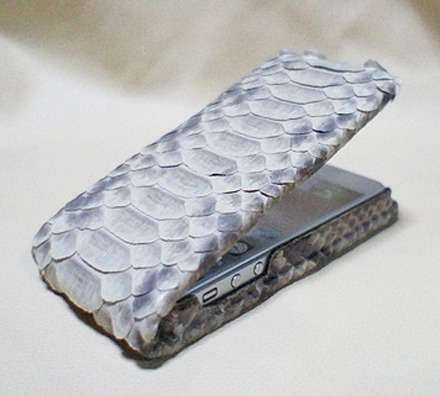 「2013年巳年記念iPhone 5すべて本蛇革BOOK型ケース」
