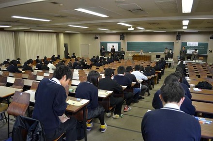 試験開始直前の会場の様子（筑波大学第一試験場）