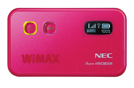 スマホからリモート起動が可能なWiMAXモバイルルータ「AtermWM3800R」。スマホへの給電も可能