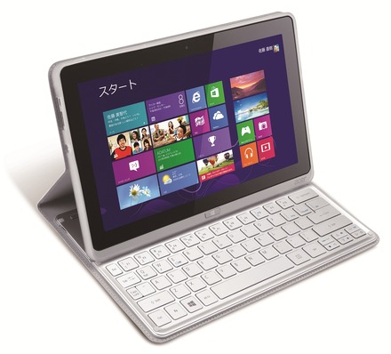 「ICONIA W700D」を付属のカバー一体型Bluetoothキーボードとともに利用するイメージ