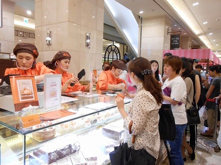 韓国・新世界百貨店カンナム店オープンの様子