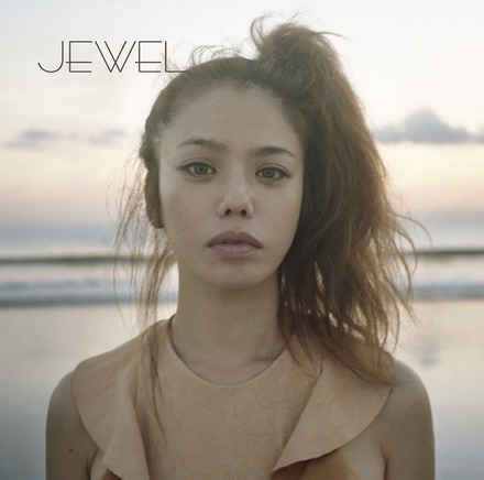 11月13日にセルフカバーアルバム「JEWEL」をリリースするChara