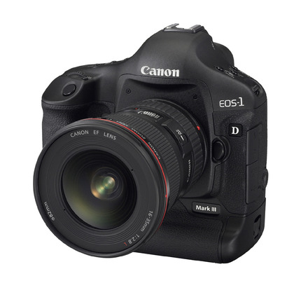 　キヤノンは、同社製デジタル一眼レフカメラ「EOS 1D Mark III」、コンパクトデジタルカメラ「PowerShot G7」、交換式望遠ズームレンズ「EF70-200mm F4L IS USM」の3製品が、「EISAヨーロピアン・プロフェッショナル・カメラ07-08」などを受賞したと発表した。