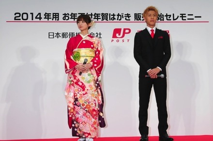 篠田麻里子（向かって左）＆柿谷曜一郎