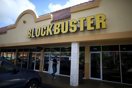 閉店したブロックバスター（マイアミ）　(c) Getty Images