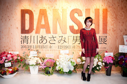 清川あさみ「男糸 danshi」展に来場した清川あさみ