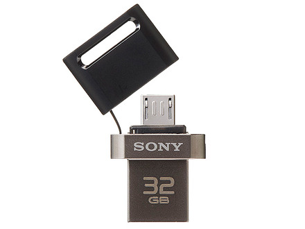 USBとmicroUSB両コネクタ装備のUSBメモリ「ポケットビット」。8GB、16GB、32GBモデルがラインナップされる