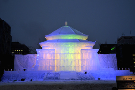 前回の「さっぽろ雪まつり」でお披露目された大氷像（ライトアップ時）