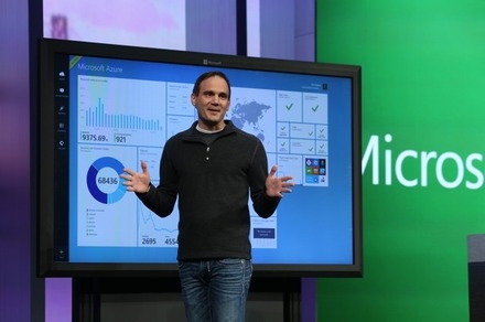 「Microsoft Azure」プレビューポータルをプレゼンテーションする、マイクロソフト社Azureアプリケーション・プラットフォーム本部長のビル・ステイプルス。