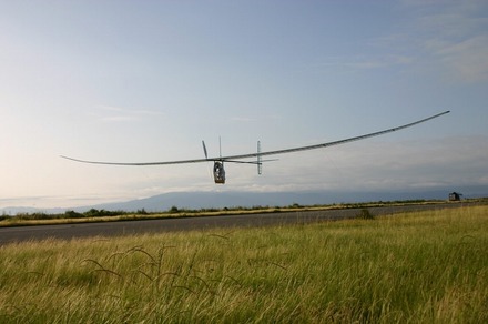 ヤマハのエアロセプシーが人力飛行機世界記録120kmの更新に挑戦