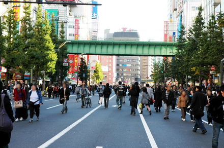 3回目に訪問したこの日は、23日（金・祝）。中央通りも歩行者天国。