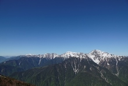 初夏の南アルプス白根三山（撮影：広瀬和弘）