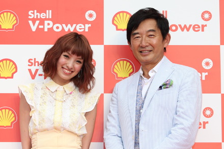 「Shell V-Power」のPR発表会に出席した南明奈（左）と石田純一