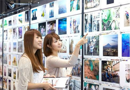 “PHOTO IS”想いをつなぐ。30,000人の写真展2014