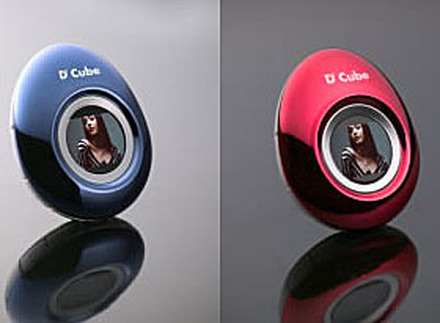 　丸紅インフォテックは、韓国Nextway（ネクストウェイ）製ポータブルMP3プレーヤー「D Cube collo（コロ）」（NMP-40E）の販売を8月上旬に開始する。
