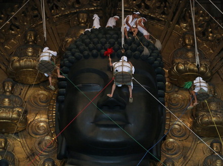 東大寺で「お身拭い」　(C) Getty Images