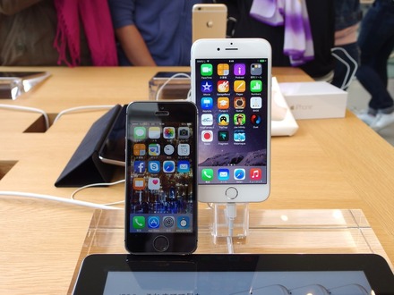 iPhone 6（右）とiPhone 5sとの比較
